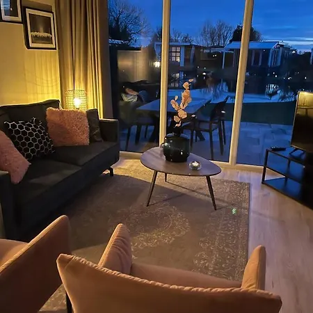 Luxus Waterfront Lathum