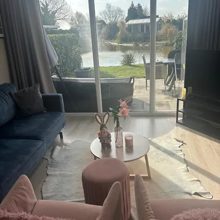 Luxus Waterfront Holiday home Lathum