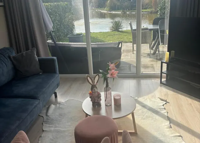 Luxus Waterfront Hébergement de vacances Lathum